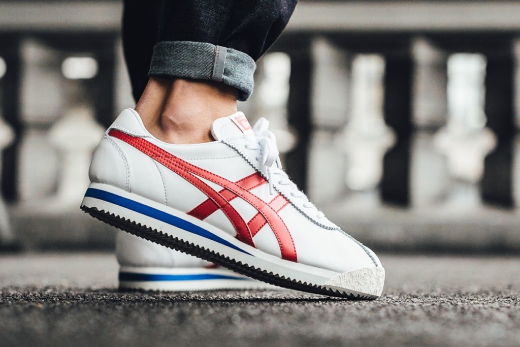 White Onitsuka Tiger Corsair sneaker with red and blue detail
